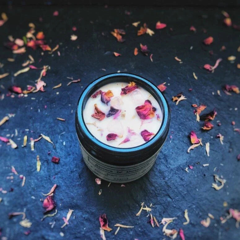 Bougies d'intention aux cristaux et plantes