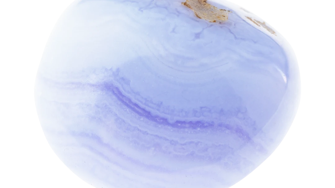 Photo d'une pierre roulée de calcédoine bleue - Blog les vertus des pierres en lithothérapie