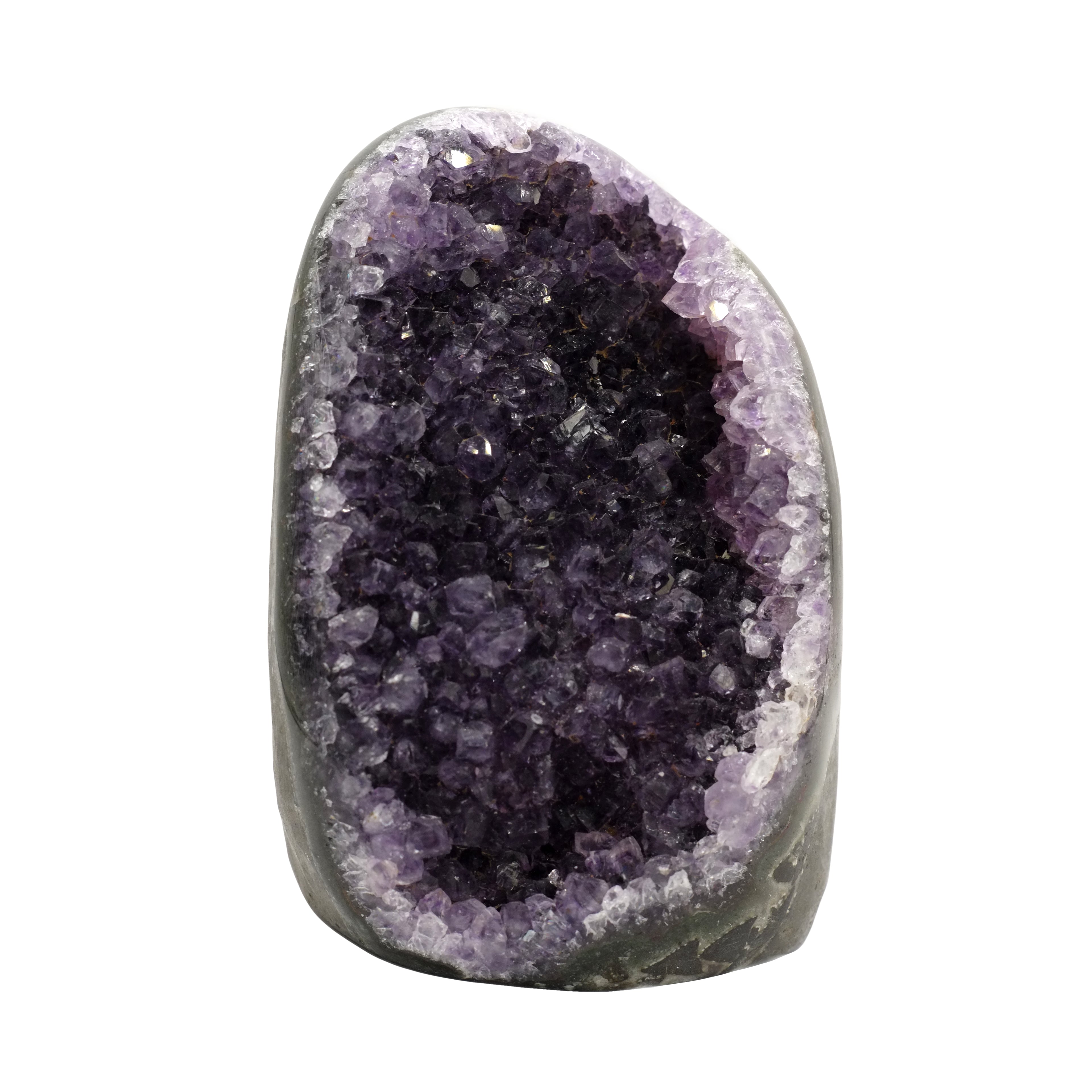 Géode d'améthyste d'Uruguay de qualité AA aux couleurs violet très foncé et aux contour violet clair et blanc transparent.