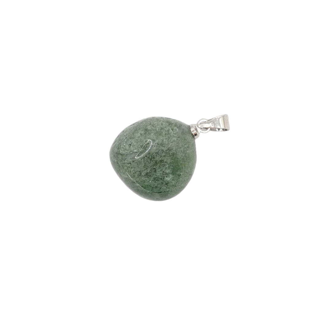 Pendentif pierre roulée en agate mousse du Brésil. La pierre naturelle est marbré vert clair sur fond vert foncé, et de forme ronde.