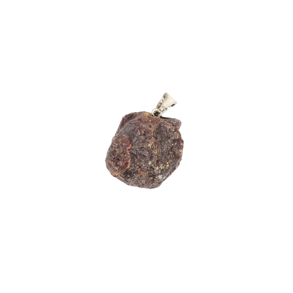 Pendentif pierre brute en grenat rouge du Pakistan de couleur rouge foncé / marron tacheté d'orange de forme rond / carré.
