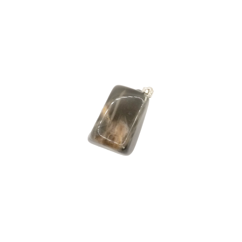 Pendentif pierre roulée en pierre de lune d'Inde, de couleur gris foncé tacheté de couleur beige orangé, et de forme rectangulaire.