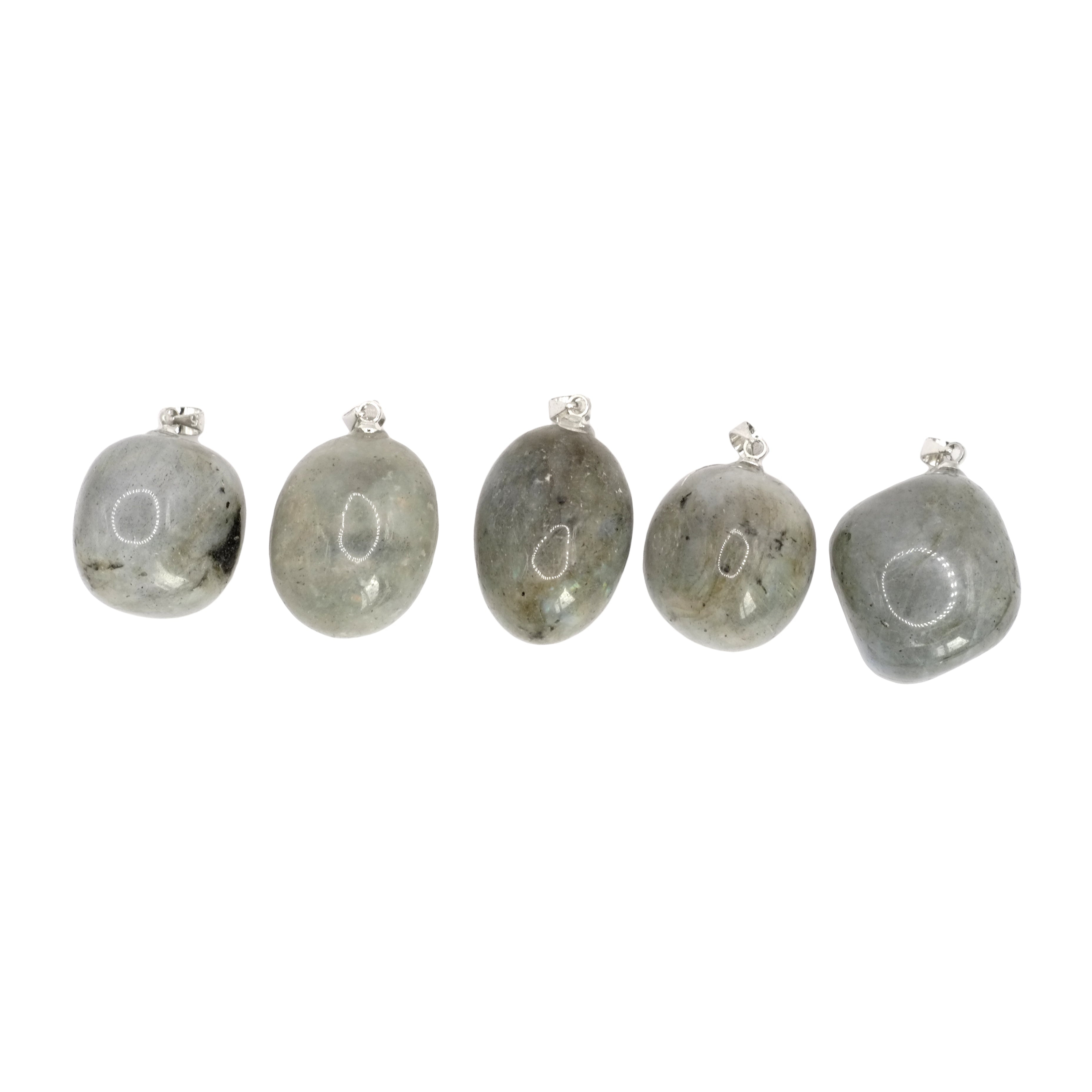 Pendentif pierre roulée en labradorite de Madagascar.