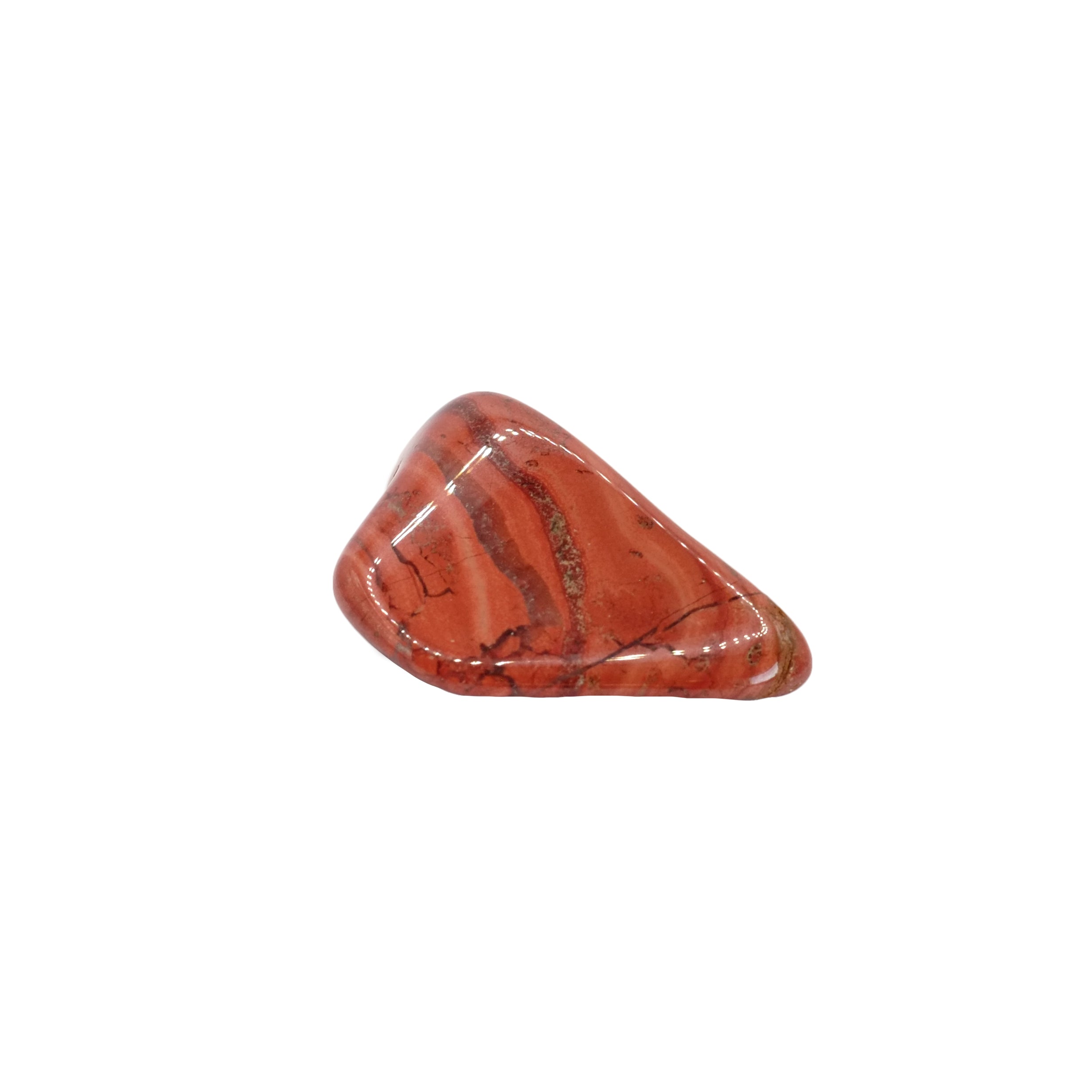 Photo d'une pierre roulée en jaspe rouge provenant d'Afrique du Sud, de couleur rouge orangée avec de rayures grises / noires.